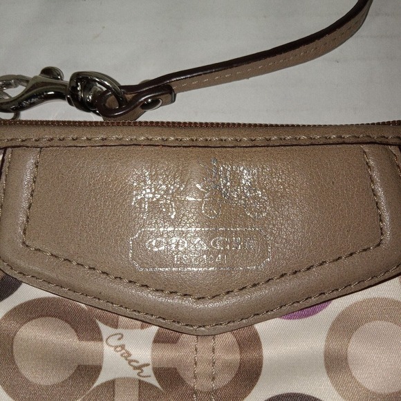 Coach Wristlet Clover Print - Picture 5 of 16